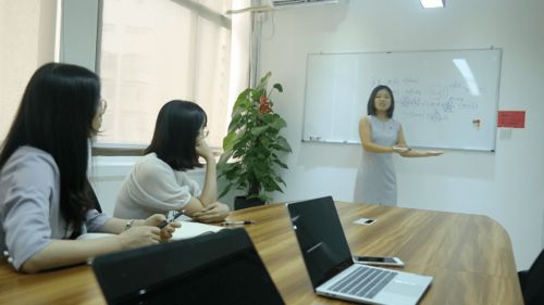 企恩咨詢 專注商學院服務，以技術開發為翼，為每個客戶樹一道口碑